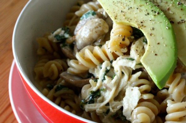 Creamy chicken, avocado and kale pasta